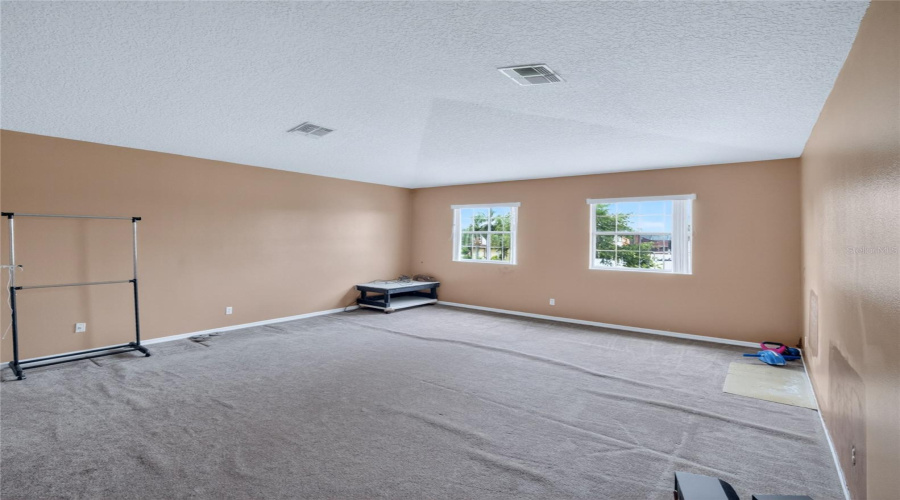 Upstairs Loft 3/Bedroom