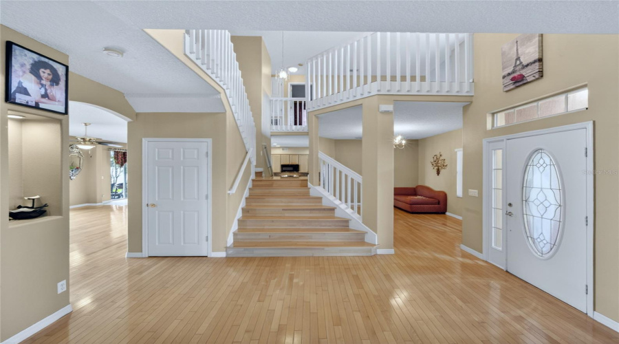 Entryway - Pic 1