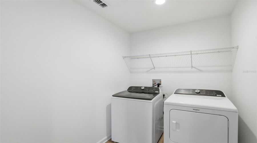 Apopka, Florida 32703, 4 Bedroom Bedrooms, ,3 Bathroombathrooms,Residential,For Sale,Stoneclifff,0,Mfro6417813