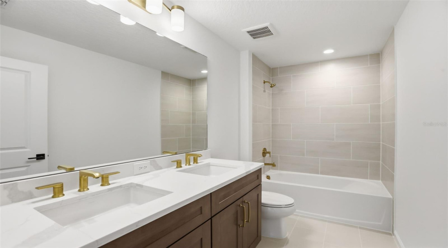Apopka, Florida 32703, 4 Bedroom Bedrooms, ,3 Bathroombathrooms,Residential,For Sale,Stoneclifff,0,Mfro6417813
