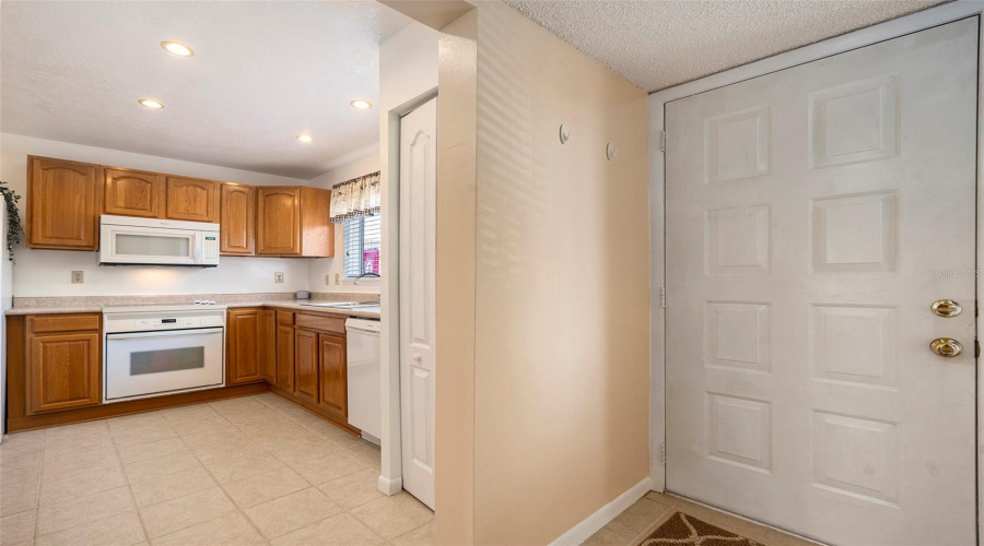 Tampa, Florida 33615, 2 Bedroom Bedrooms, ,2 Bathroombathrooms,Residential,For Sale,Newtown,0,Mfrtb8358182