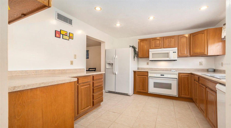Tampa, Florida 33615, 2 Bedroom Bedrooms, ,2 Bathroombathrooms,Residential,For Sale,Newtown,0,Mfrtb8358182