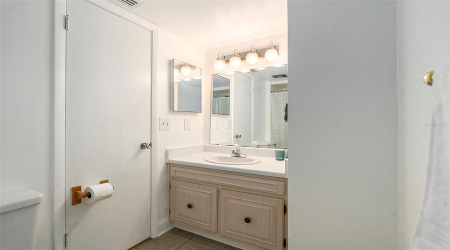 Tampa, Florida 33615, 2 Bedroom Bedrooms, ,2 Bathroombathrooms,Residential,For Sale,Newtown,0,Mfrtb8358182