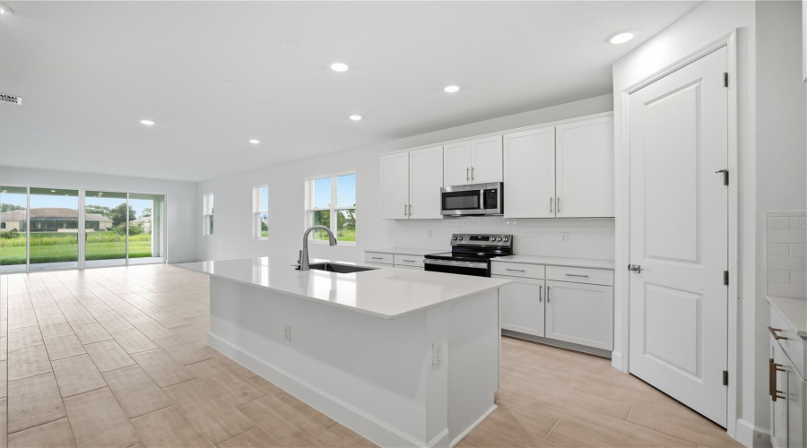 Weeki Wachee, Florida 34613, 4 Bedroom Bedrooms, ,2 Bathroombathrooms,Residential,For Sale,Players,0,Mfrs5127195