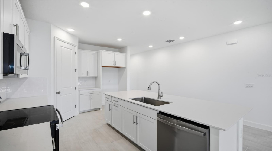 Weeki Wachee, Florida 34613, 4 Bedroom Bedrooms, ,2 Bathroombathrooms,Residential,For Sale,Players,0,Mfrs5127195