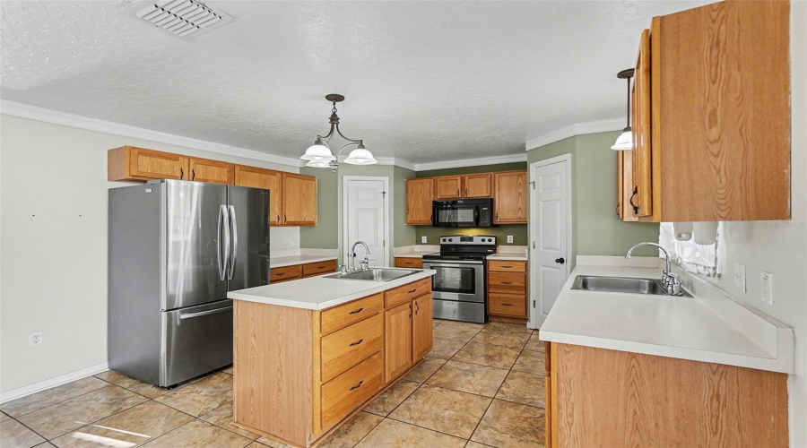 Palm Bay, Florida 32907, 5 Bedroom Bedrooms, ,3 Bathroombathrooms,Residential,For Sale,Abalone,0,Mfro6378375