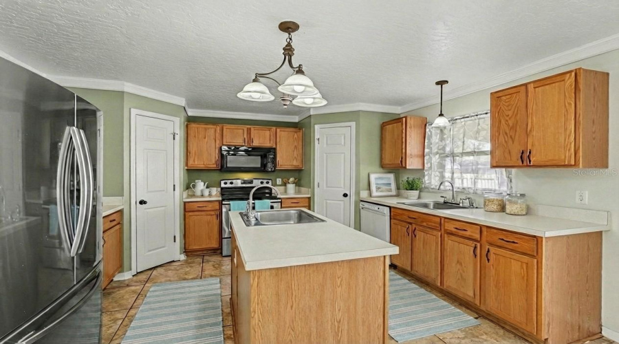 Palm Bay, Florida 32907, 5 Bedroom Bedrooms, ,3 Bathroombathrooms,Residential,For Sale,Abalone,0,Mfro6378375