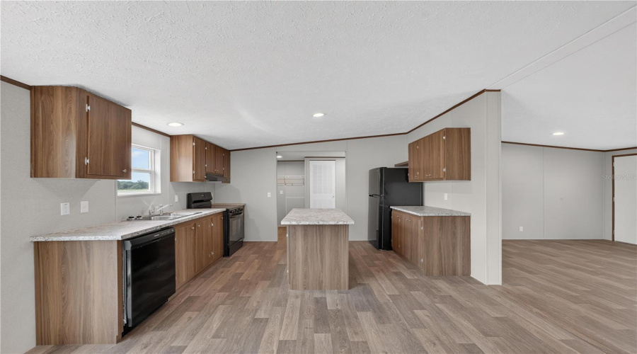 Lake Wales, Florida 33898, 3 Bedroom Bedrooms, ,2 Bathroombathrooms,Residential,For Sale,Big Tank,0,Mfro6433431