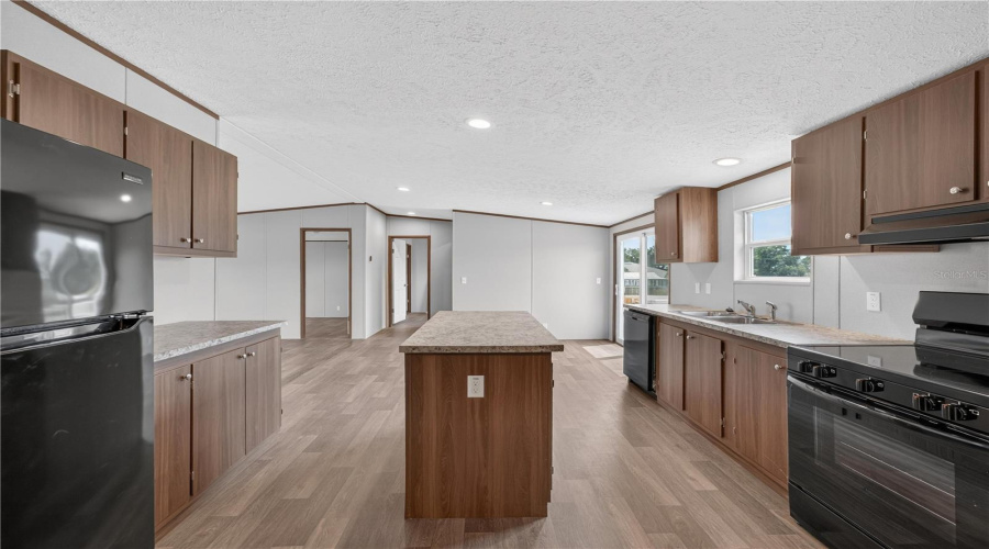 Lake Wales, Florida 33898, 3 Bedroom Bedrooms, ,2 Bathroombathrooms,Residential,For Sale,Big Tank,0,Mfro6433431