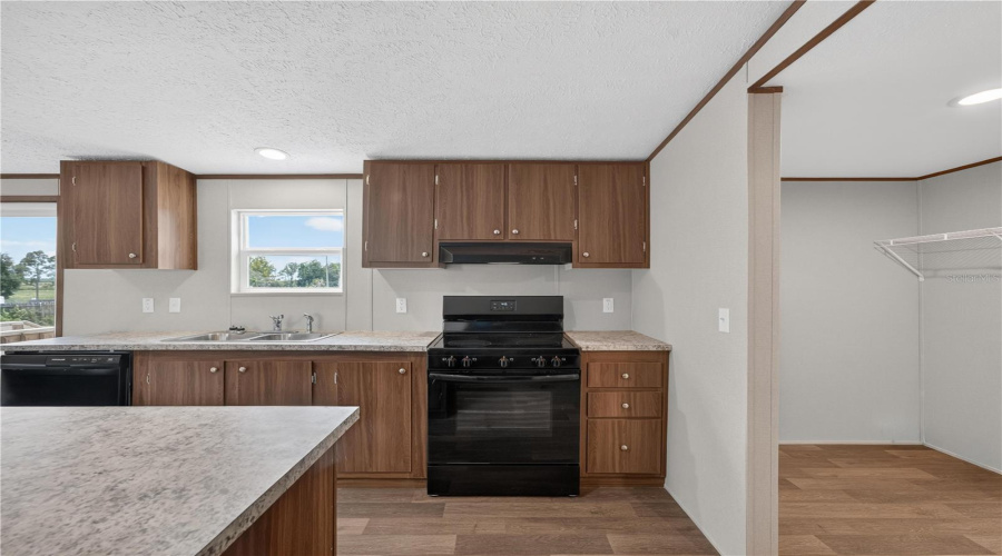 Lake Wales, Florida 33898, 3 Bedroom Bedrooms, ,2 Bathroombathrooms,Residential,For Sale,Big Tank,0,Mfro6433431