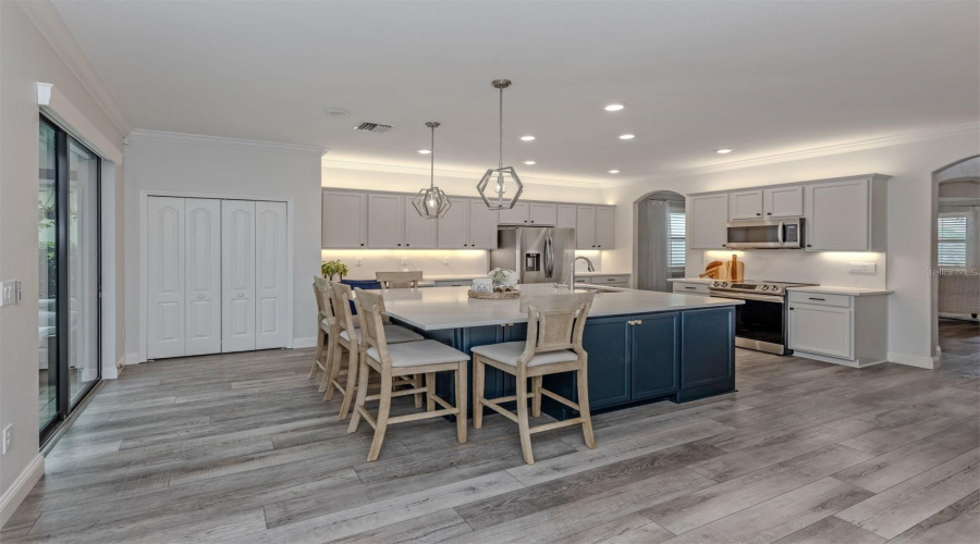 Venice, Florida 34292, 5 Bedroom Bedrooms, ,3 Bathroombathrooms,Residential,For Sale,Bluff,0,Mfrn6145411