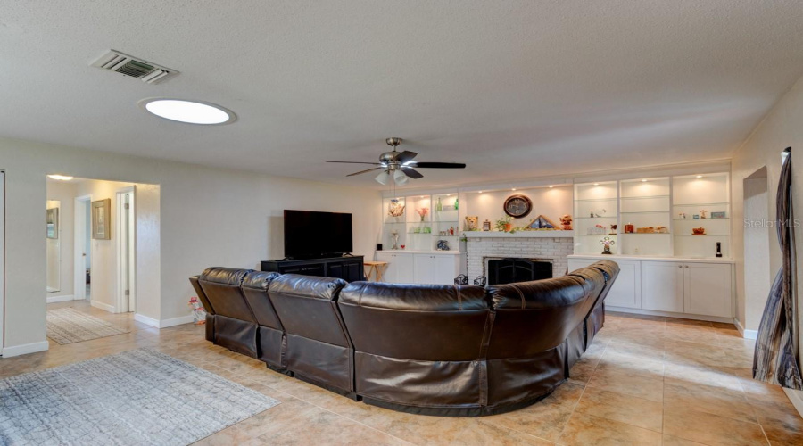 New Smyrna Beach, Florida 32168, 3 Bedroom Bedrooms, ,3 Bathroombathrooms,Residential,For Sale,Dee,0,Mfrns1088756