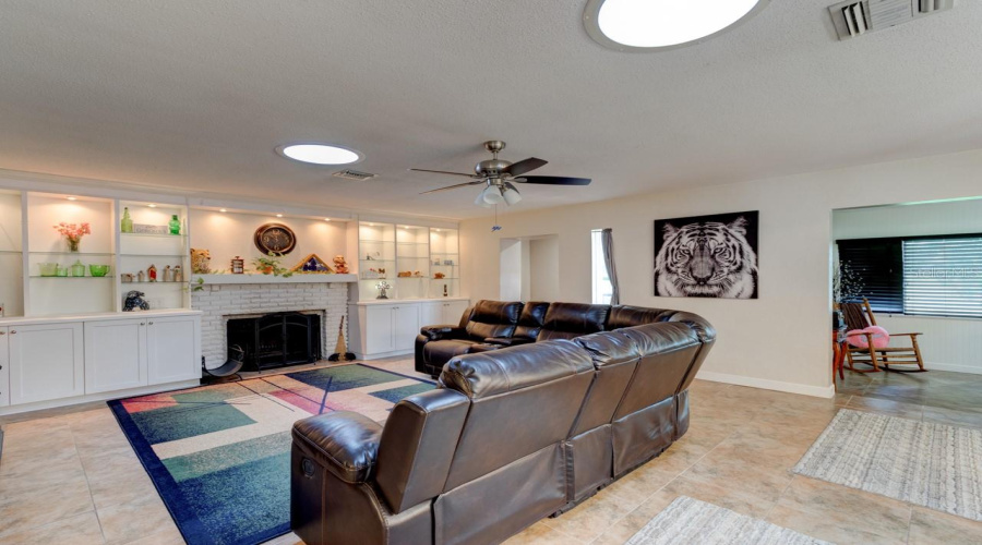 New Smyrna Beach, Florida 32168, 3 Bedroom Bedrooms, ,3 Bathroombathrooms,Residential,For Sale,Dee,0,Mfrns1088756