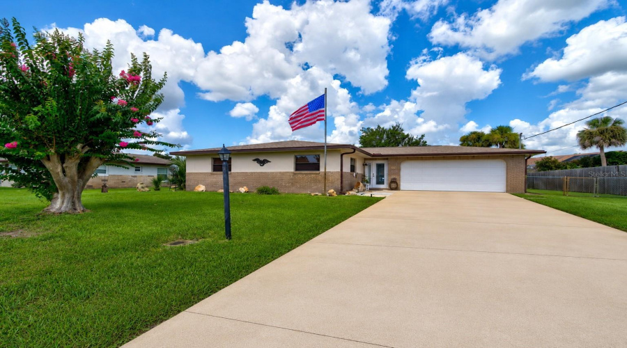 New Smyrna Beach, Florida 32168, 3 Bedroom Bedrooms, ,3 Bathroombathrooms,Residential,For Sale,Dee,0,Mfrns1088756