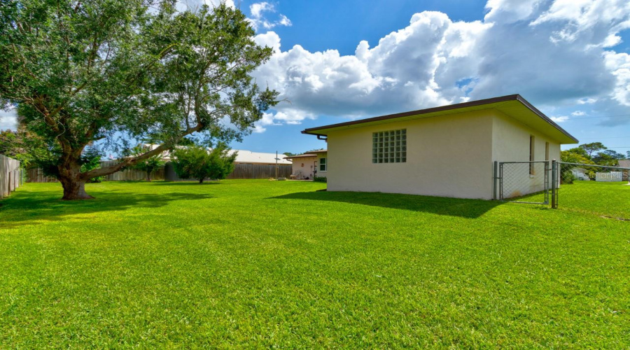 New Smyrna Beach, Florida 32168, 3 Bedroom Bedrooms, ,3 Bathroombathrooms,Residential,For Sale,Dee,0,Mfrns1088756