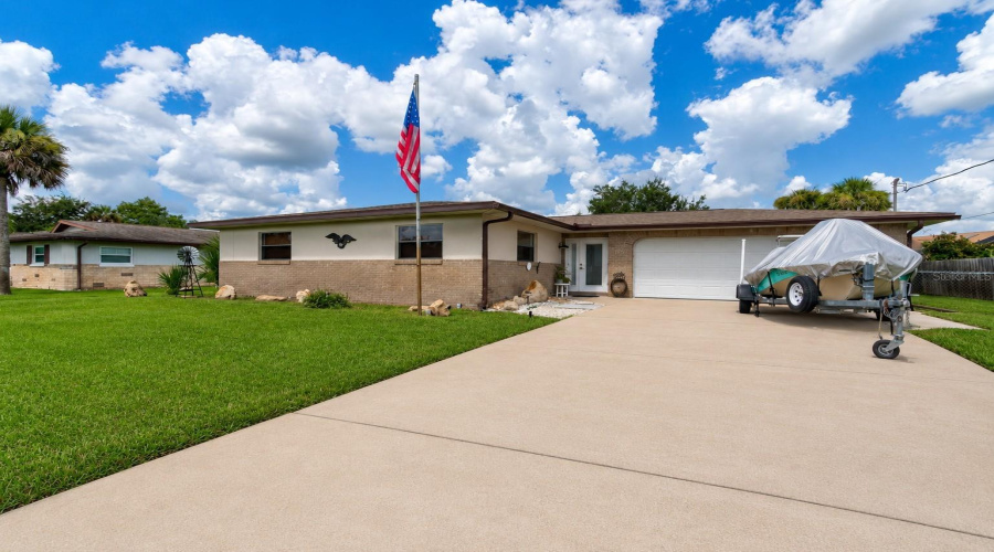 New Smyrna Beach, Florida 32168, 3 Bedroom Bedrooms, ,3 Bathroombathrooms,Residential,For Sale,Dee,0,Mfrns1088756