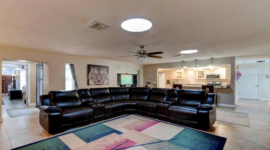 New Smyrna Beach, Florida 32168, 3 Bedroom Bedrooms, ,3 Bathroombathrooms,Residential,For Sale,Dee,0,Mfrns1088756