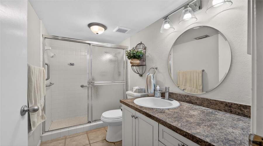 Bradenton, Florida 34210, 2 Bedroom Bedrooms, ,2 Bathroombathrooms,Residential,For Sale,Lakeside,0,Mfrtb8518661