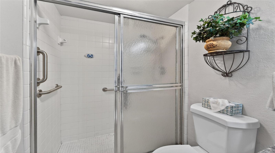 Bradenton, Florida 34210, 2 Bedroom Bedrooms, ,2 Bathroombathrooms,Residential,For Sale,Lakeside,0,Mfrtb8518661