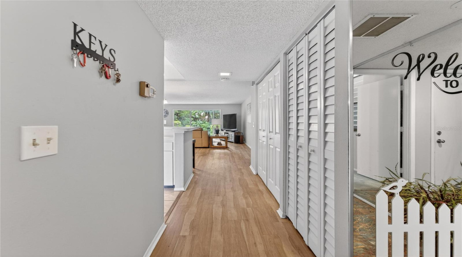 Bradenton, Florida 34210, 2 Bedroom Bedrooms, ,2 Bathroombathrooms,Residential,For Sale,Lakeside,0,Mfrtb8518661