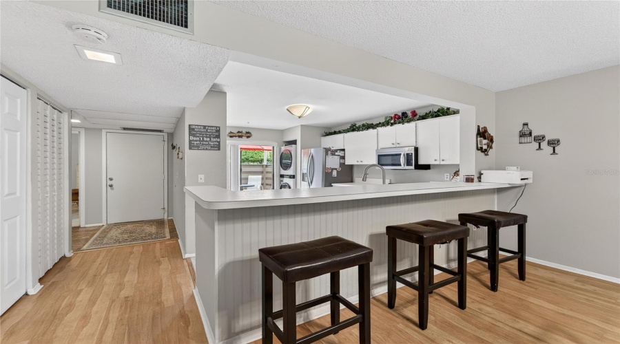 Bradenton, Florida 34210, 2 Bedroom Bedrooms, ,2 Bathroombathrooms,Residential,For Sale,Lakeside,0,Mfrtb8518661