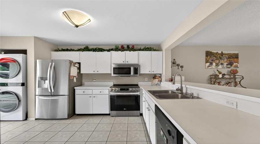 Bradenton, Florida 34210, 2 Bedroom Bedrooms, ,2 Bathroombathrooms,Residential,For Sale,Lakeside,0,Mfrtb8518661
