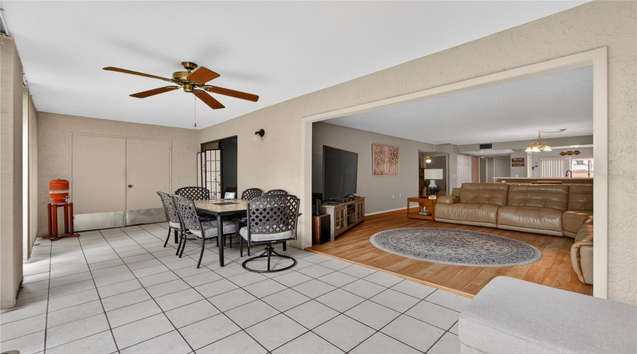 Bradenton, Florida 34210, 2 Bedroom Bedrooms, ,2 Bathroombathrooms,Residential,For Sale,Lakeside,0,Mfrtb8518661