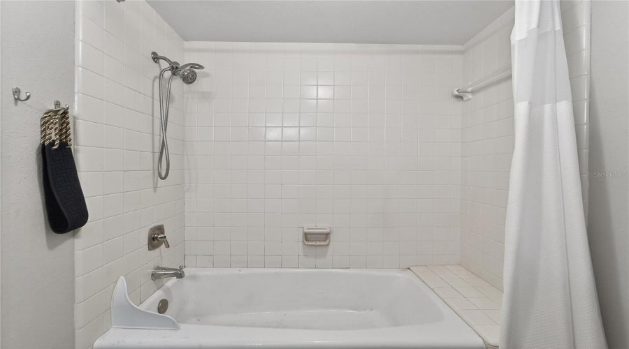 Bradenton, Florida 34210, 2 Bedroom Bedrooms, ,2 Bathroombathrooms,Residential,For Sale,Lakeside,0,Mfrtb8518661