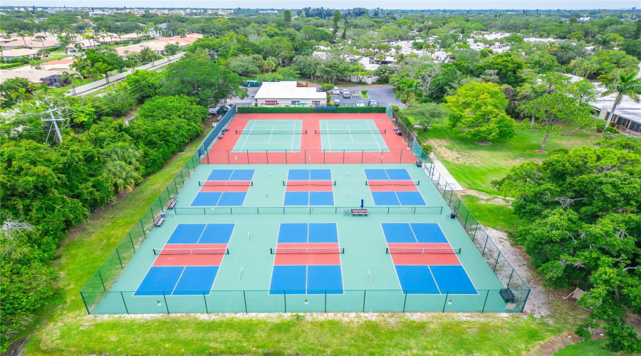 Bradenton, Florida 34210, 2 Bedroom Bedrooms, ,2 Bathroombathrooms,Residential,For Sale,Lakeside,0,Mfrtb8518661