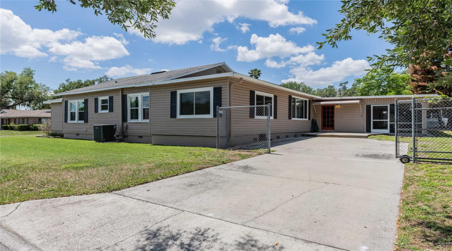 Lakeland, Florida 33805, 4 Bedroom Bedrooms, ,2 Bathroombathrooms,Residential,For Sale,Valencia,0,Mfrl4961261