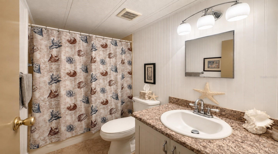 Main Bathroom W/Shower Tub Combo