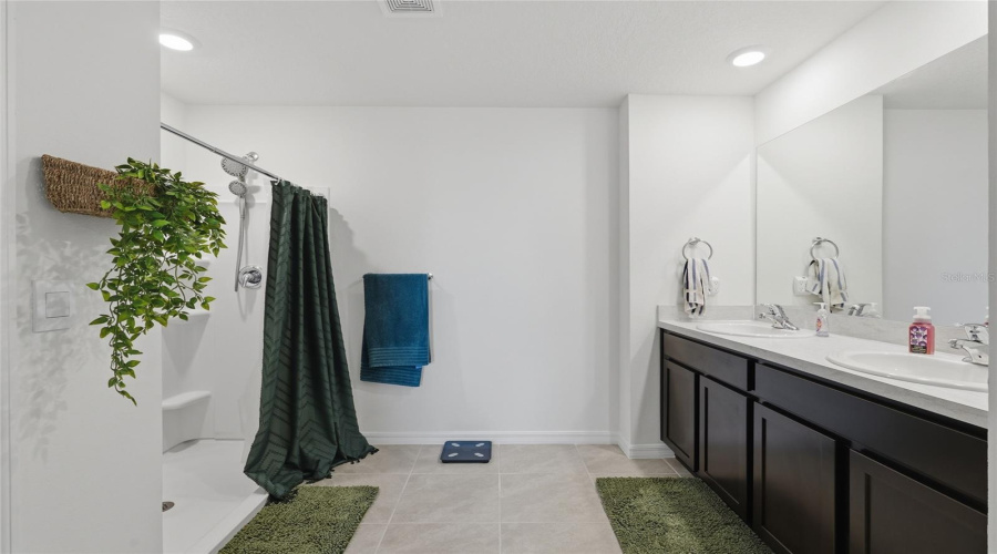Newberry, Florida 32669, 5 Bedroom Bedrooms, ,3 Bathroombathrooms,Residential,For Sale,11Th,0,Mfrgc540945