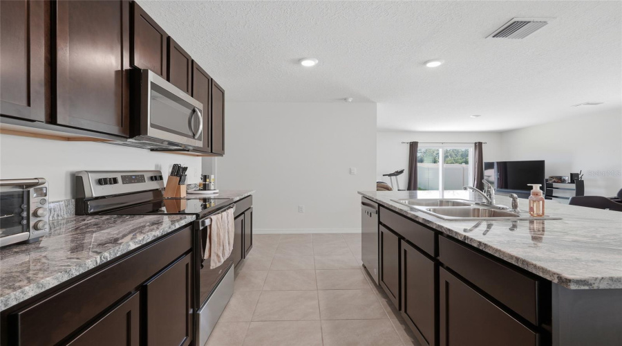 Newberry, Florida 32669, 5 Bedroom Bedrooms, ,3 Bathroombathrooms,Residential,For Sale,11Th,0,Mfrgc540945