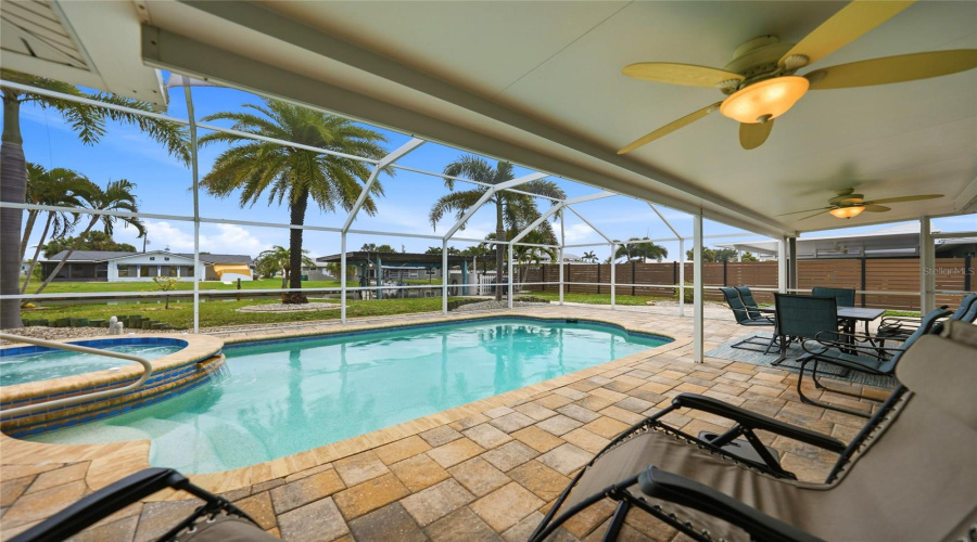 Englewood, Florida 34223, 2 Bedroom Bedrooms, ,3 Bathroombathrooms,Residential,For Sale,Lemon Bay,0,Mfrd6147608