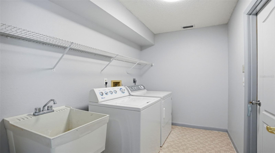 Hudson, Florida 34667, 3 Bedroom Bedrooms, ,2 Bathroombathrooms,Residential,For Sale,Winding Oaks,0,Mfrw7886480