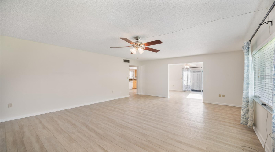 Lakeland, Florida 33803, 2 Bedroom Bedrooms, ,2 Bathroombathrooms,Residential,For Sale,Cottage,0,Mfrl4963227