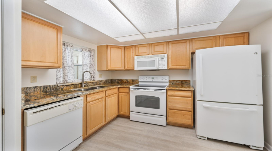 Lakeland, Florida 33803, 2 Bedroom Bedrooms, ,2 Bathroombathrooms,Residential,For Sale,Cottage,0,Mfrl4963227