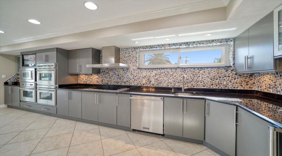Belleair Beach, Florida 33786, 4 Bedroom Bedrooms, ,3 Bathroombathrooms,Residential,For Sale,Harrison,0,Mfrtb8523914