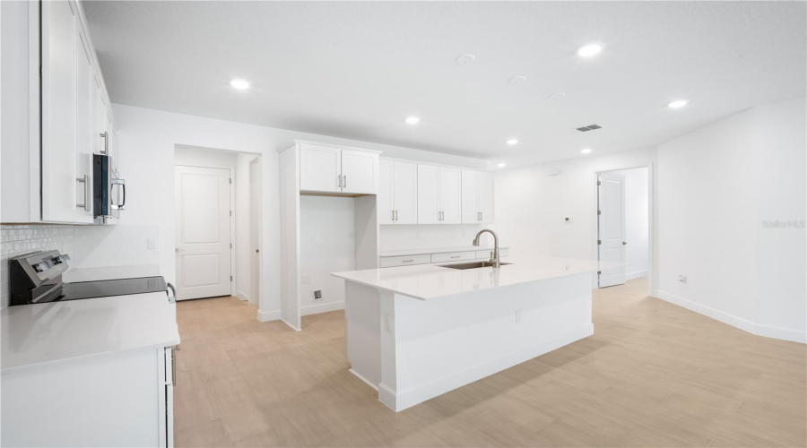 Weeki Wachee, Florida 34613, 3 Bedroom Bedrooms, ,2 Bathroombathrooms,Residential,For Sale,Players,0,Mfrs5127459