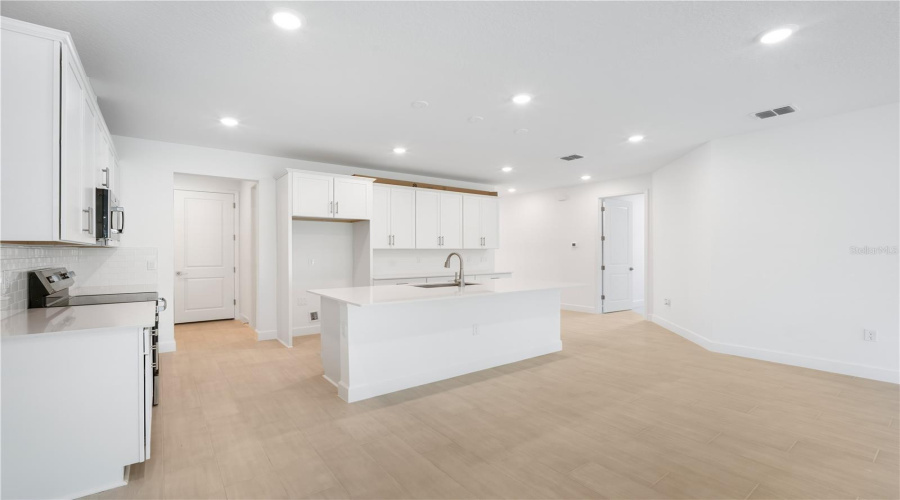 Weeki Wachee, Florida 34613, 3 Bedroom Bedrooms, ,2 Bathroombathrooms,Residential,For Sale,Players,0,Mfrs5127459