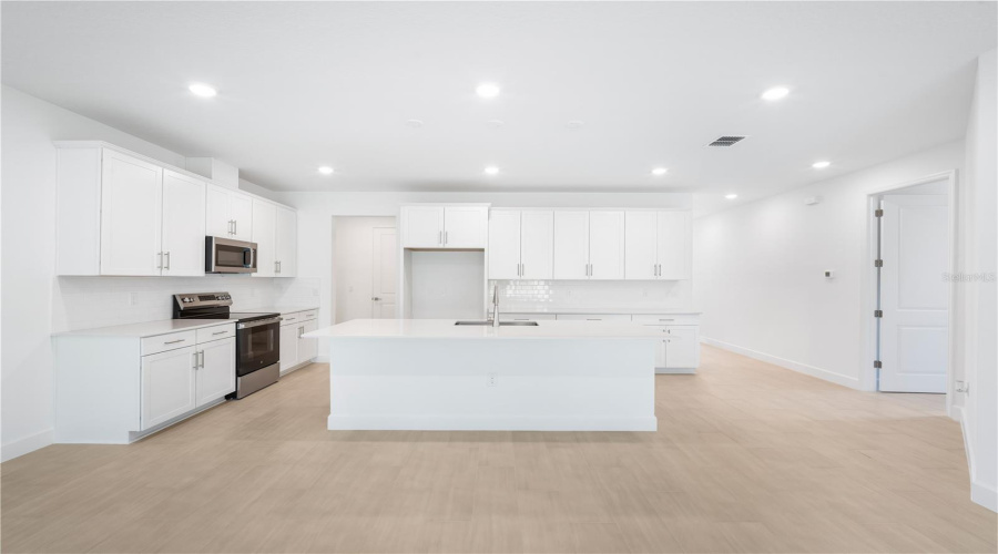 Weeki Wachee, Florida 34613, 3 Bedroom Bedrooms, ,2 Bathroombathrooms,Residential,For Sale,Players,0,Mfrs5127459