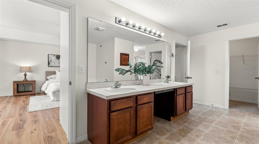 Winter Garden, Florida 34787, 4 Bedroom Bedrooms, ,3 Bathroombathrooms,Residential,For Sale,Hearthglen,0,Mfro6433153