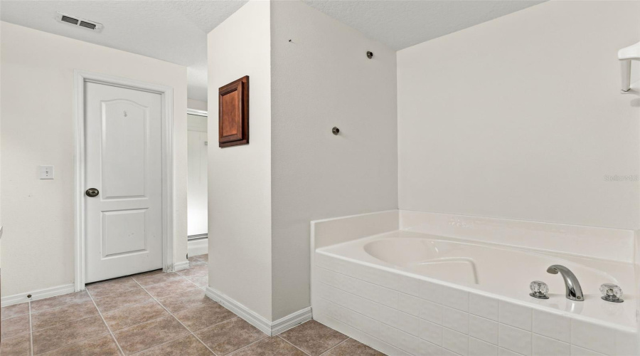 Winter Garden, Florida 34787, 4 Bedroom Bedrooms, ,3 Bathroombathrooms,Residential,For Sale,Hearthglen,0,Mfro6433153
