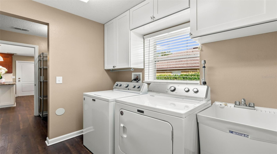 Winter Garden, Florida 34787, 4 Bedroom Bedrooms, ,3 Bathroombathrooms,Residential,For Sale,Hearthglen,0,Mfro6433153