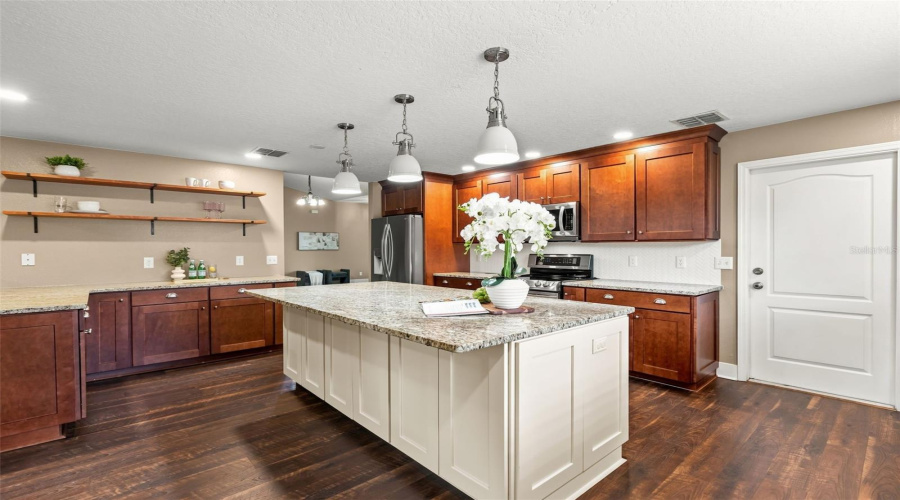 Winter Garden, Florida 34787, 4 Bedroom Bedrooms, ,3 Bathroombathrooms,Residential,For Sale,Hearthglen,0,Mfro6433153