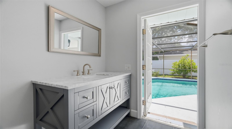Bathroom 3 (Pool Bath)