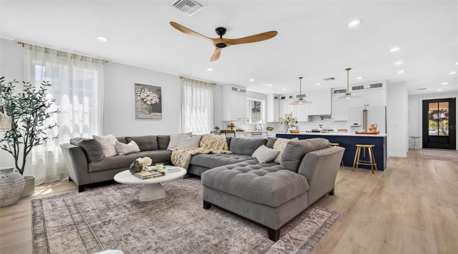 St Petersburg, Florida 33703, 4 Bedroom Bedrooms, ,3 Bathroombathrooms,Residential,For Sale,Massachusetts,0,Mfrtb8522496