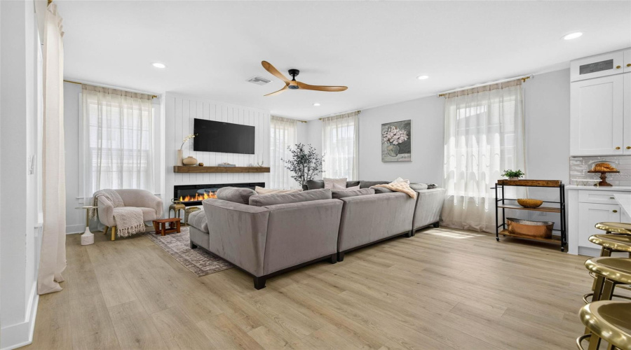 St Petersburg, Florida 33703, 4 Bedroom Bedrooms, ,3 Bathroombathrooms,Residential,For Sale,Massachusetts,0,Mfrtb8522496