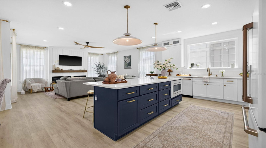 St Petersburg, Florida 33703, 4 Bedroom Bedrooms, ,3 Bathroombathrooms,Residential,For Sale,Massachusetts,0,Mfrtb8522496