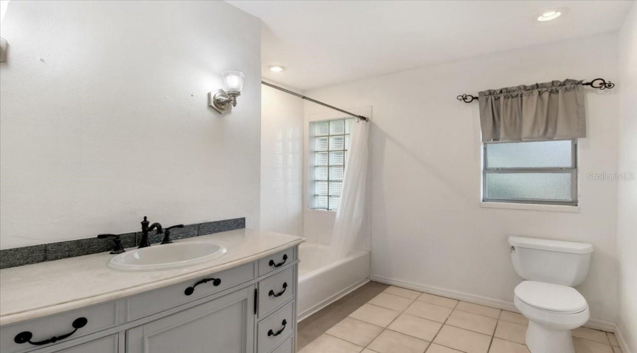 Venice, Florida 34293, 3 Bedroom Bedrooms, ,2 Bathroombathrooms,Residential,For Sale,Bob O Link,0,Mfra4703674